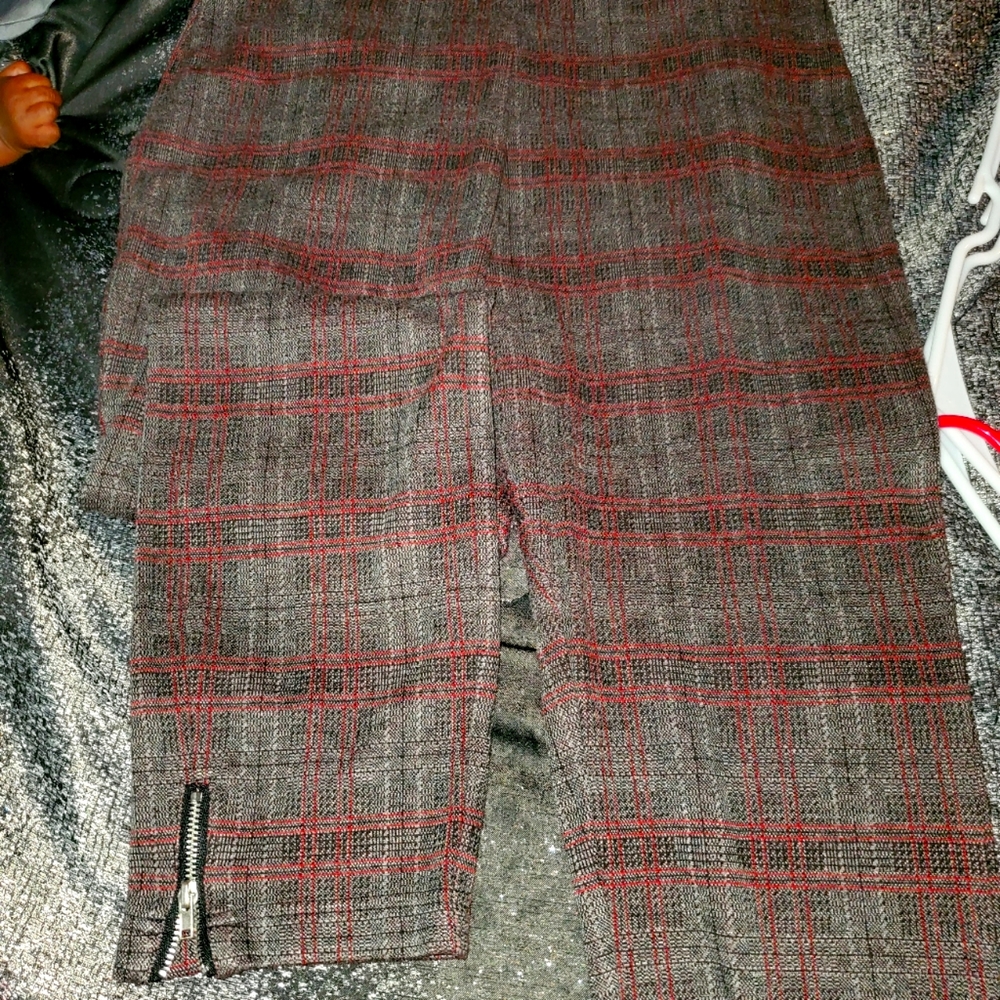 Legging type trousers